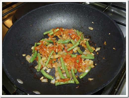 Fry the vege ingredients, then add the washed rice Fry the vege ingredients, then add the washed rice